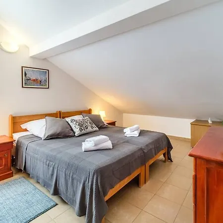 Luka 2 Sea&beach Front *