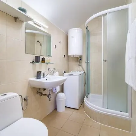 Luka 2 Sea&beach Front Mirce