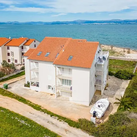 Luka 2 Sea&beach Front Apartment