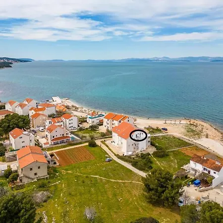 Luka 2 Sea&beach Front Apartmán Mirce