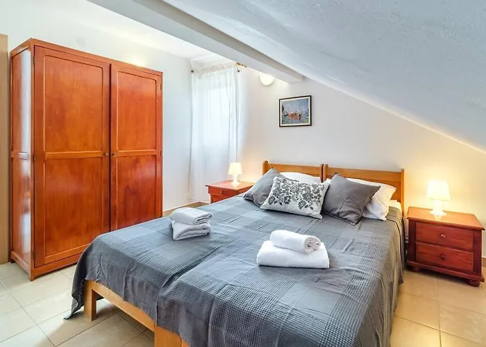 Luka 2 Sea&beach Front * Mirce