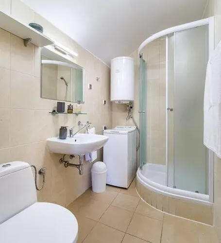 Luka 2 Sea&beach Front Mirce