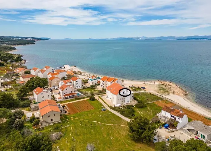 Luka 2 Sea&beach Front דירה Mirce